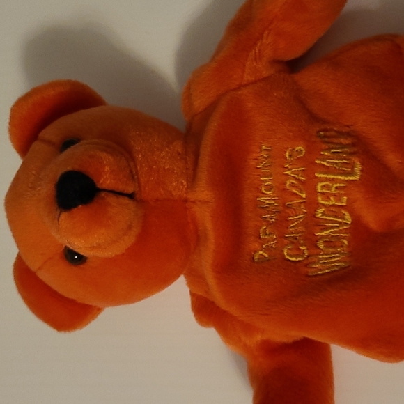Paramount Canada's Wonderland red bear 9.5 inch - Picture 2 of 3